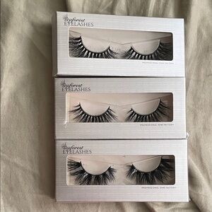 3 count beauty shop mink lashes similar to dramatic Lilly Lashes